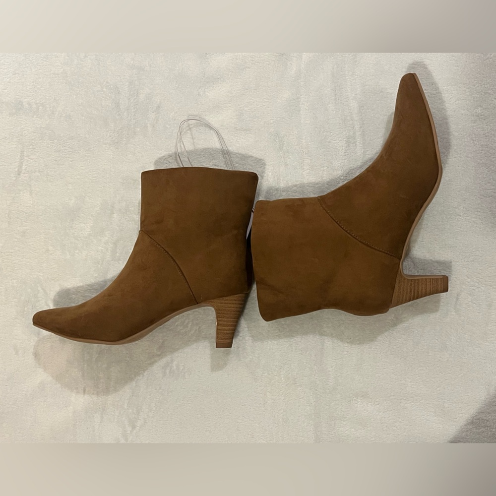 Faux suede booties / ankles boots. Memory foam Tan / rust color. Side zipper. 7 - Picture 5 of 10